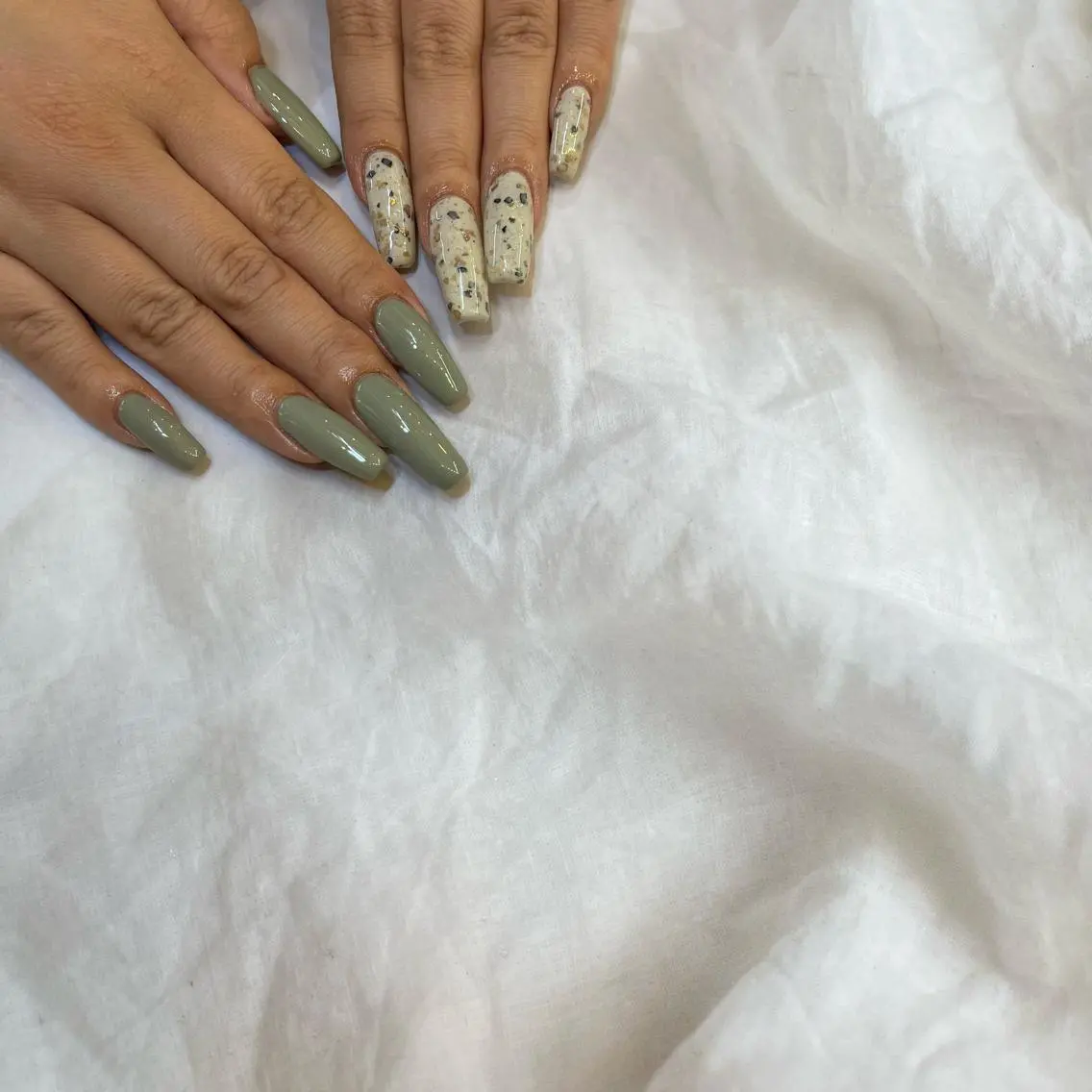 ネイル ロングネイル シンプルネイル ハンドネイル NAIL Alaia SHIORIのネイルデザイン