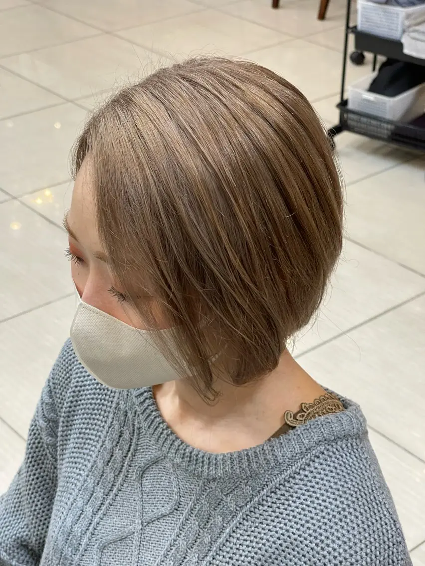 ショート カラー ベージュカラー ブリーチ ケアブリーチ ダブルカラー ミルクティーベージュ カット ヘアカラー トリートメント ダブルカラー/ 髪質改善💎安藤のヘアスタイル