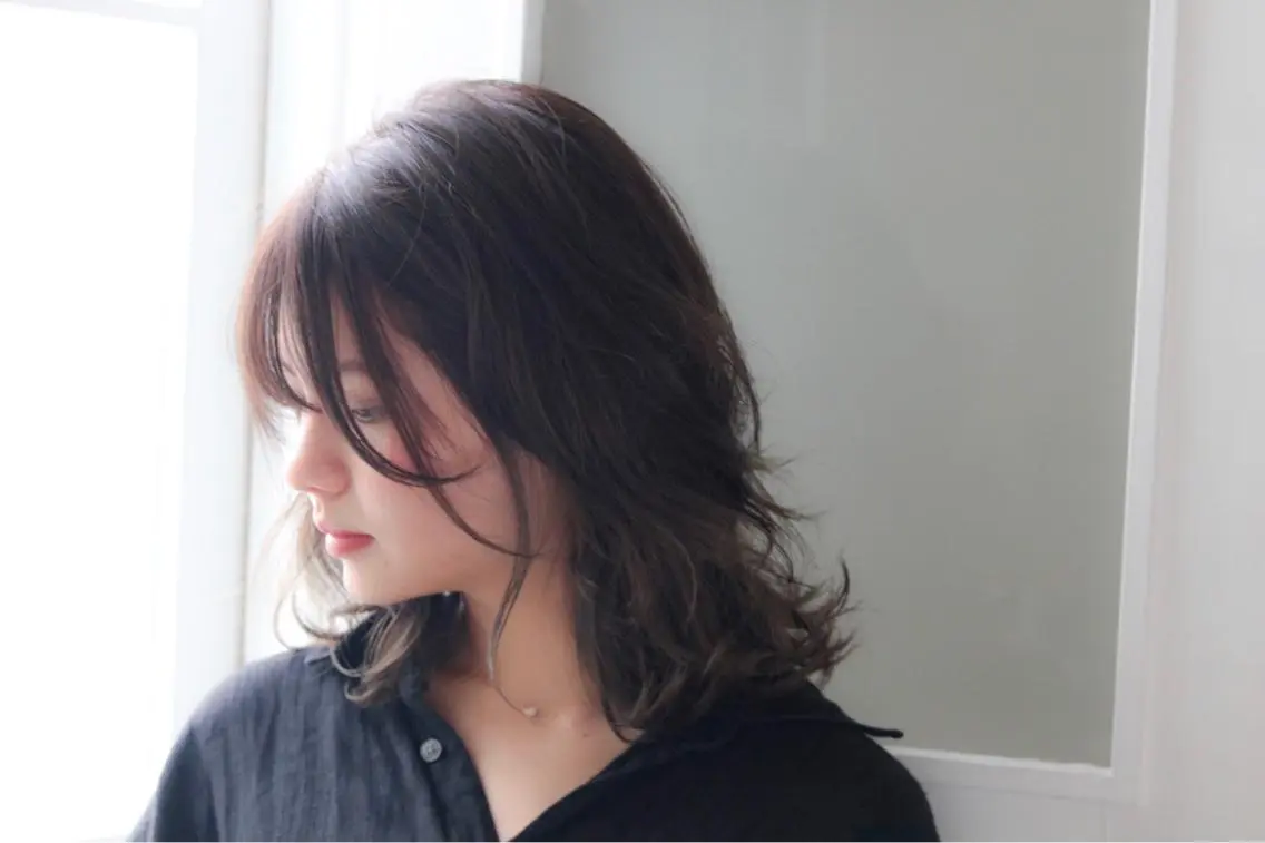 ミディアム カラー カット ヘアカラー トリートメント 平 ちひろのヘアスタイル