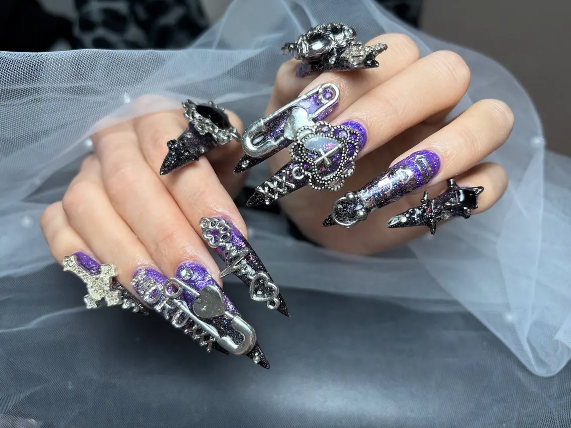 ネイル アートネイル 長さ出し ジェルネイル 韓国ネイル マグネットネイル ハンドネイル Cloudy Chan Nailのネイルデザイン