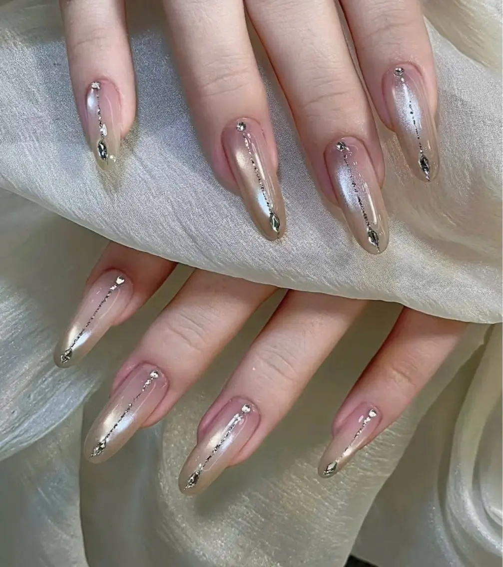 ネイル フラッシュネイル フレンチネイル グラデーション キラキラネイル 韓国ネイル ハンドネイル moon nailsのネイルデザイン