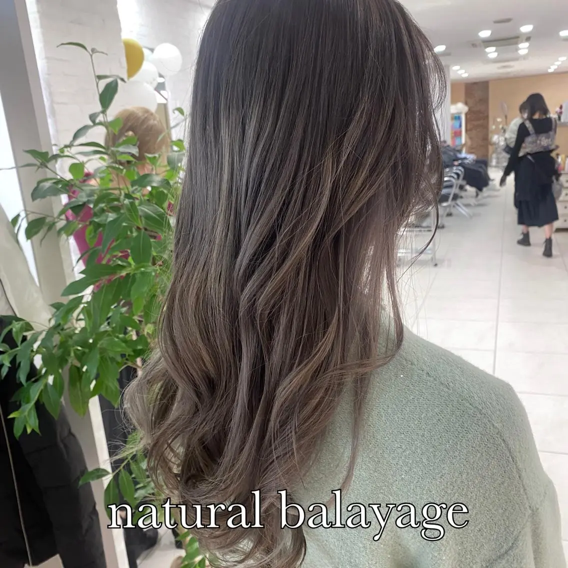 カラー ヘアカラー Ida Akaneのヘアスタイル