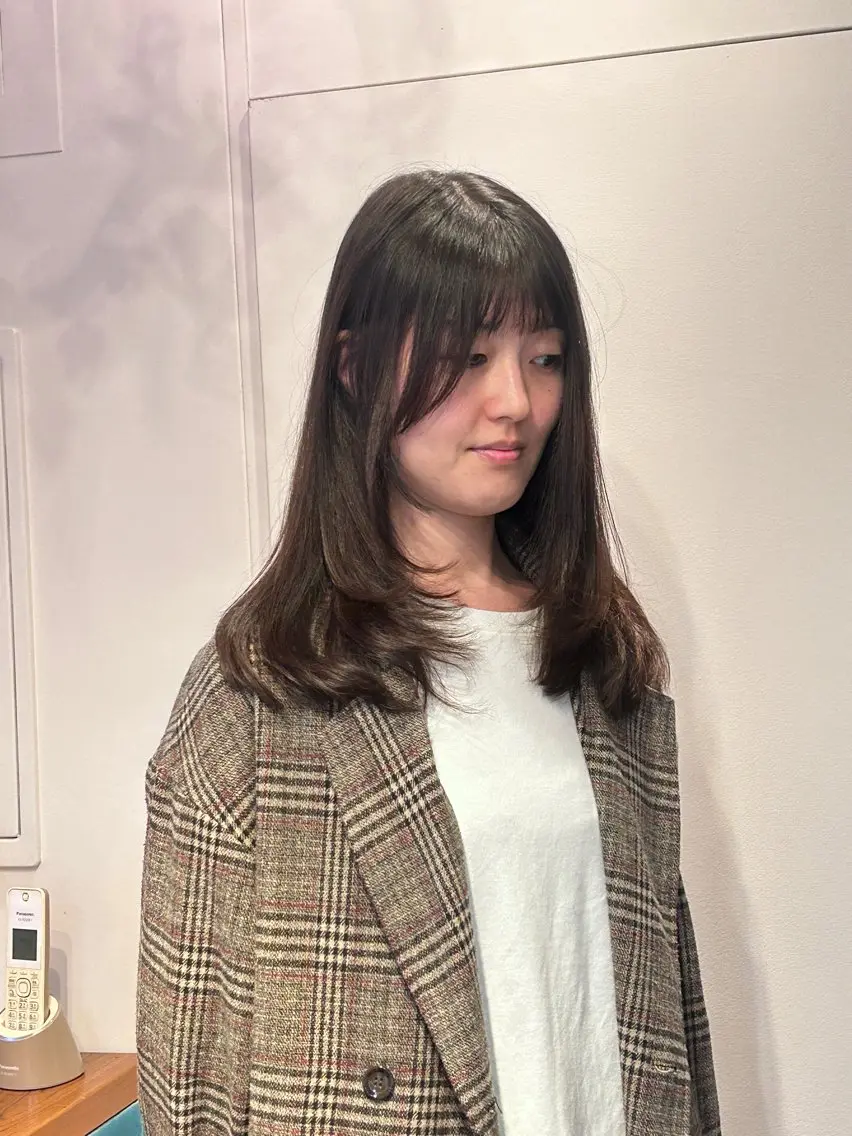 セミロング カラー セミロングレイヤー レイヤーカット カット ヘアカラー トリートメント ナチュラル大人っぽい スタイル　MAORIのヘアスタイル