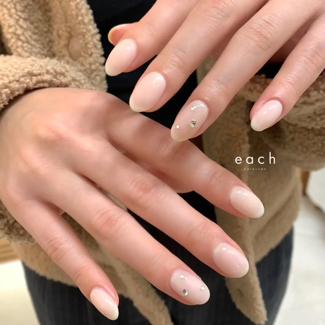 ネイル ストーンネイル each Hibikiのネイルデザイン