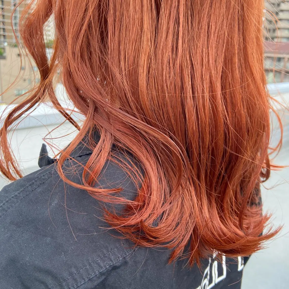 セミロング カラー ヘアアレンジ オレンジ TIDEHAIR SHIHOのヘアスタイル