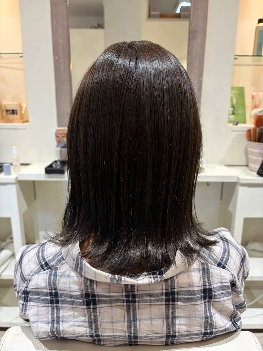ミディアム 外ハネヘア カット ヘアカラー NICCOLO室見 Erinaのヘアスタイル