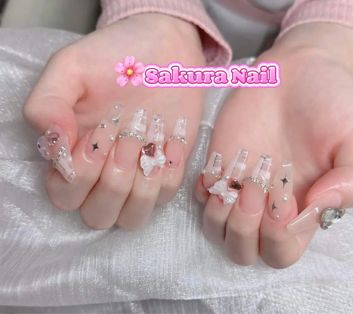 ネイル アートネイル オーロラネイル ボルドー チークネイル フレンチネイル ハンドネイル Sakura Nail Salonのネイルデザイン