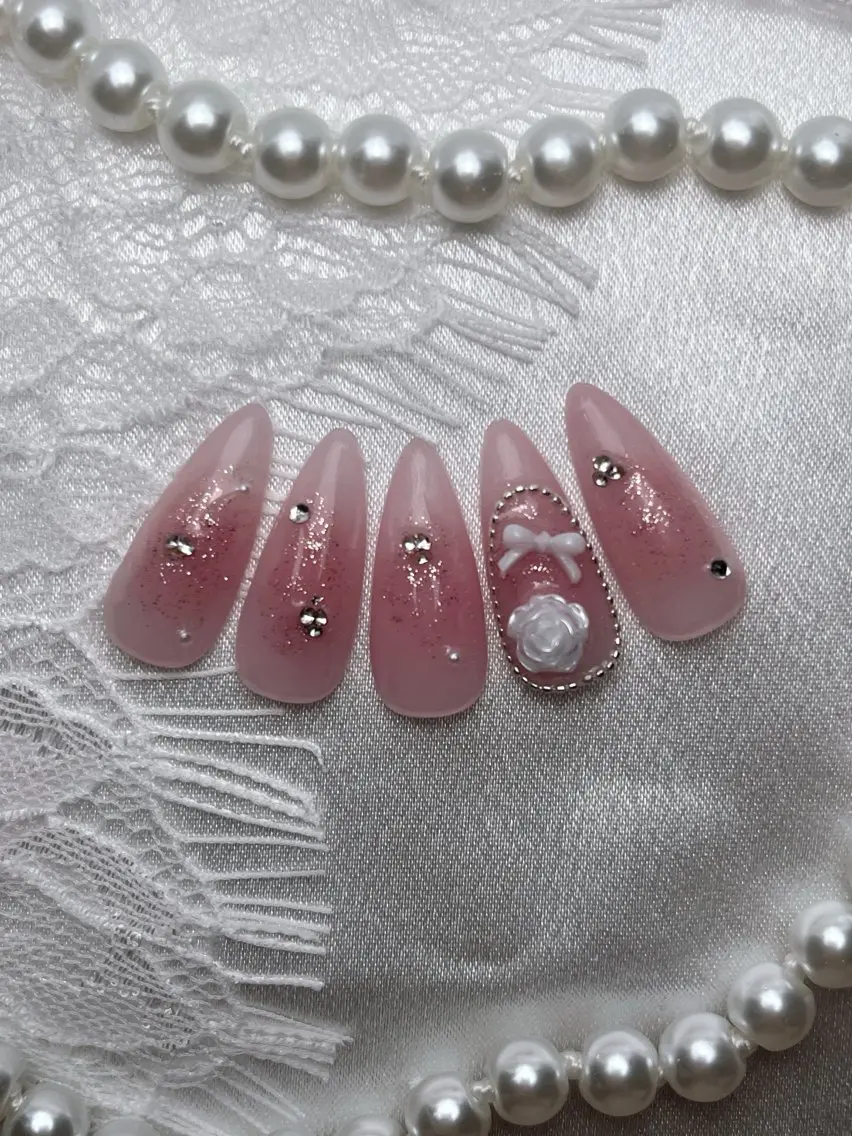 ネイル ガーリー ワンホンネイル ハンドネイル Swan Nailのネイルデザイン