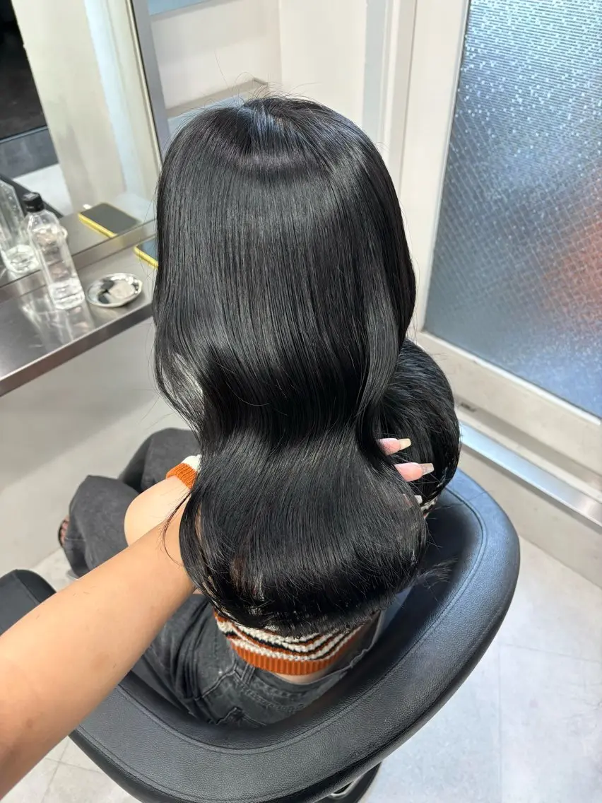 セミロング カラー 黒髪 ブルーカラー ブルーブラック 透明感カラー カット ヘアカラー 韓国レイヤー/ 縮毛矯正🎀minaのヘアスタイル