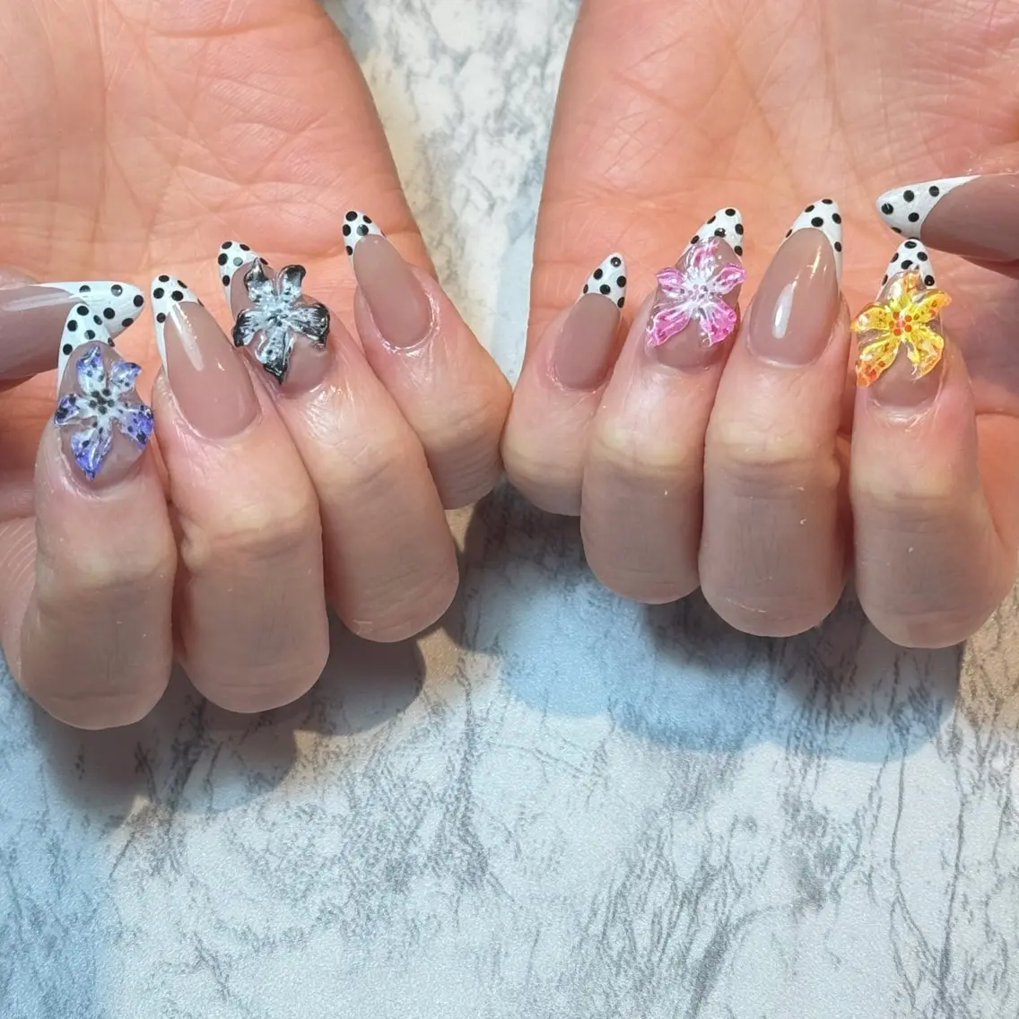 ネイル ドット フレンチネイル ハンドネイル brodia nails m_riのネイルデザイン