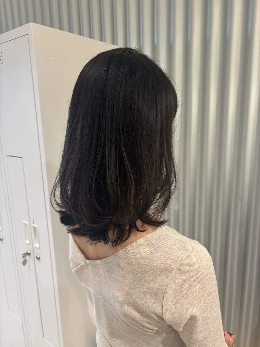 ミディアム カラー パーマ ミディアムレイヤー レイヤーカット カット トリートメント ヘッドスパ ヘアセット 押切 響　のヘアスタイル