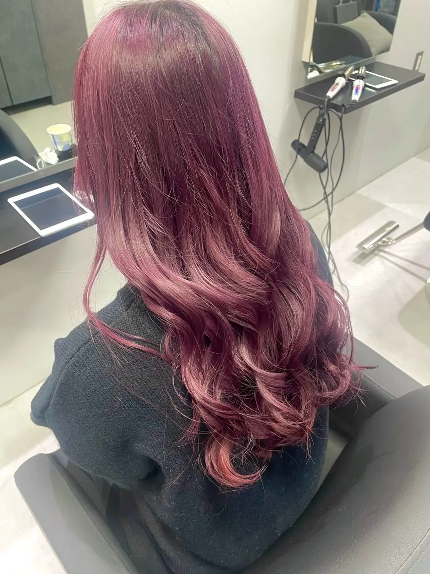 ロング カラー カシス ダブルカラー ピンクカラー 樋川 早紀のヘアスタイル