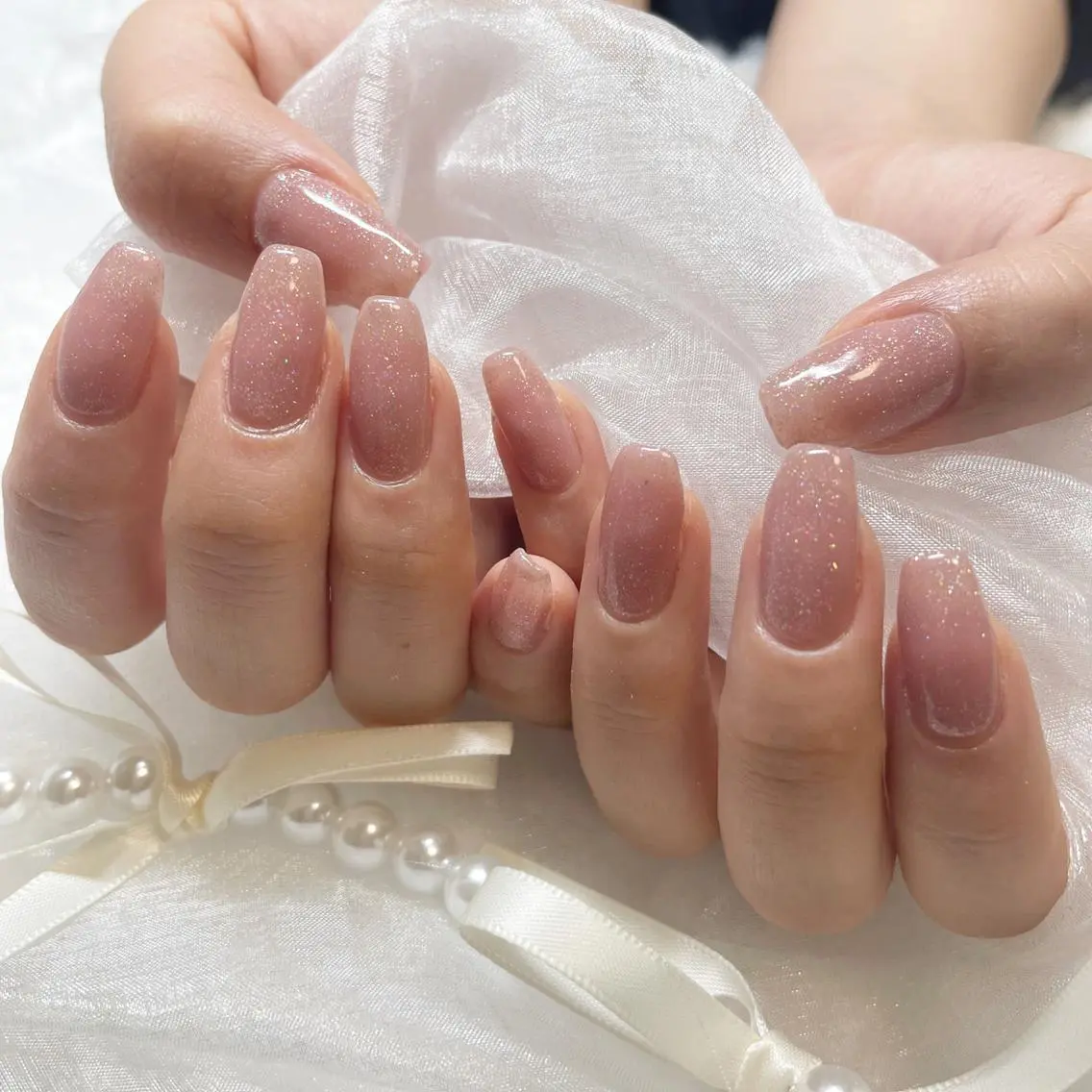 ネイル ジェルネイル キラキラネイル 韓国ネイル 持ち込み ワンカラーネイル ハンドネイル fiore nail 🦋のネイルデザイン