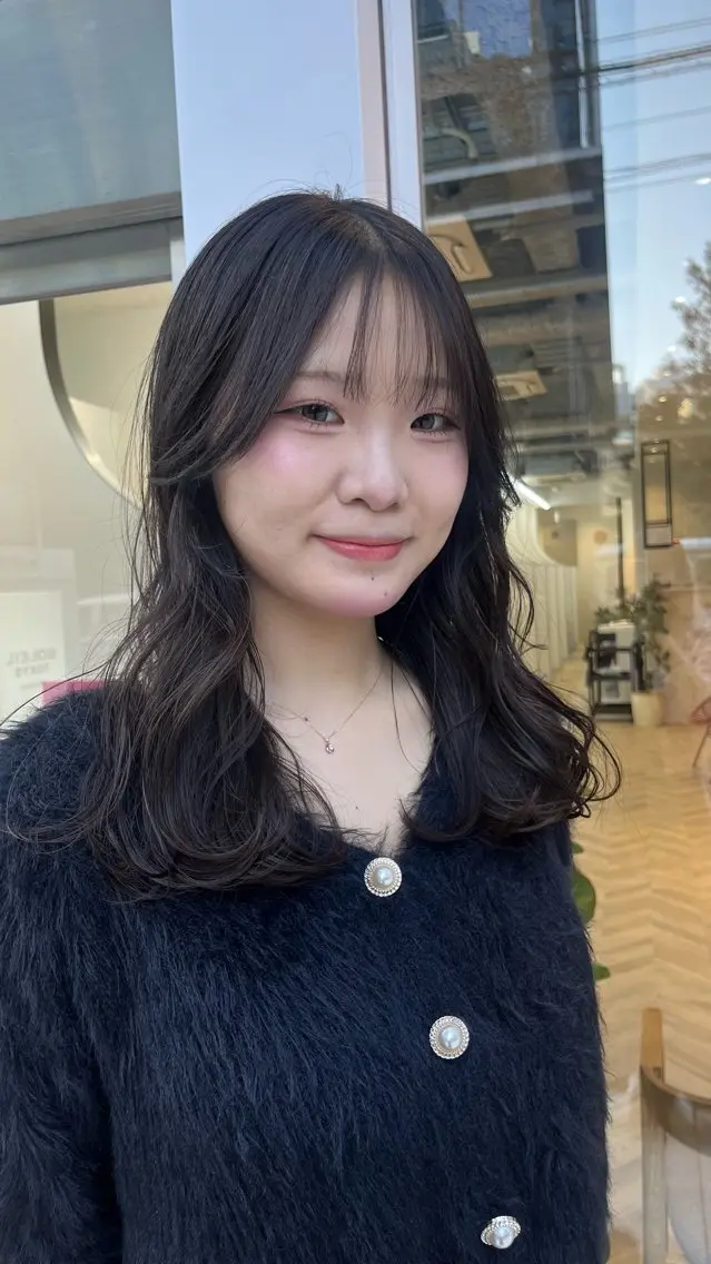 セミロング カラー 柔らかい艶暖色 レイヤー🫧姫汝のヘアスタイル