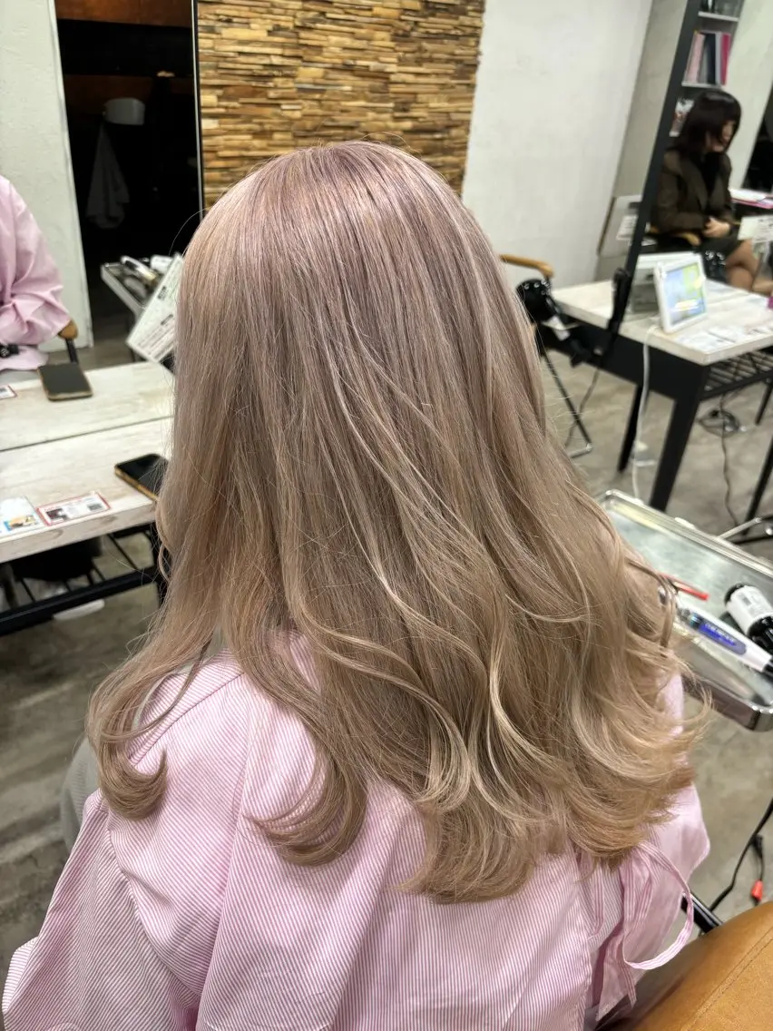 ブリーチ=ダメージ❌話題のダメージレス💖ケアブリーチ(メンテカット+ケアブリーチ+カラー+トリ+スパ+セット)の写真