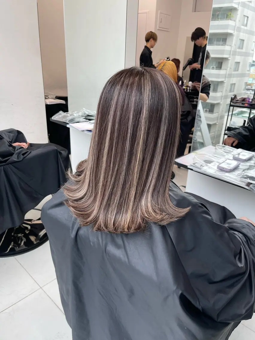 ミディアム ハイライト ハイライトモデル募集 ALIVE髙橋賢世のヘアスタイル