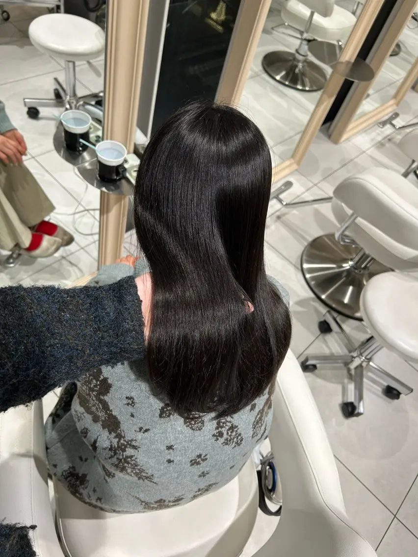 セミロング ヘアカラー 結 菜のヘアスタイル