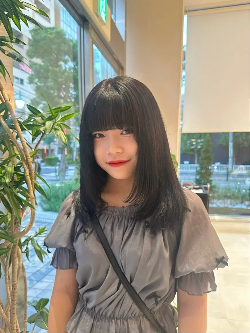 セミロング カラー カット ヘアカラー トリートメント ヘッドスパ ヘアセット ミオ💎ショート 透ける暗髪のヘアスタイル