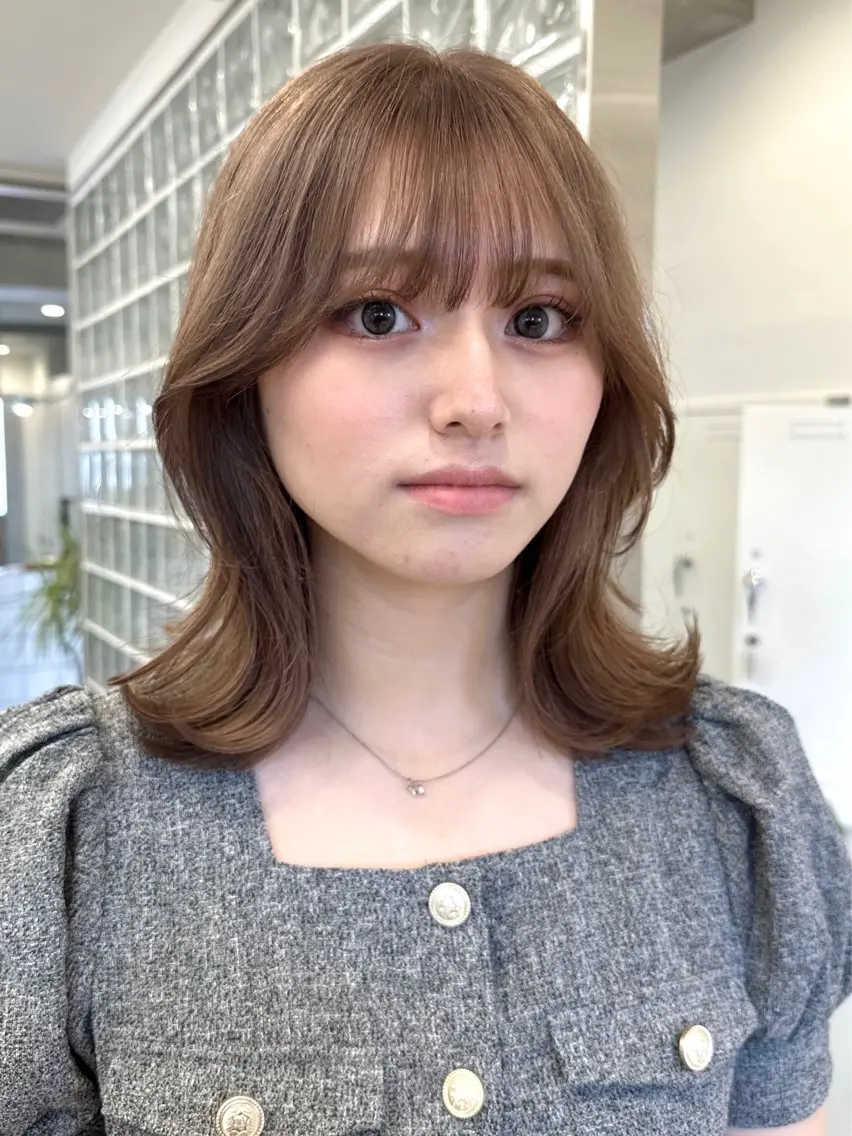 ミディアム カット ツヤ髪ミルクティー ベージュ🪽/三藤のヘアスタイル