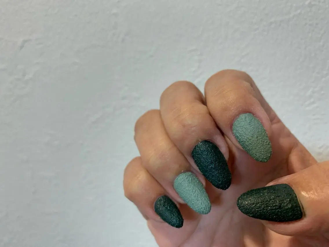 ネイル アートネイル ラメ(グリッター) 大理石ネイル(マーブル) ミラーネイル 冬ネイル ハンドネイル nail room カジカジのネイルデザイン