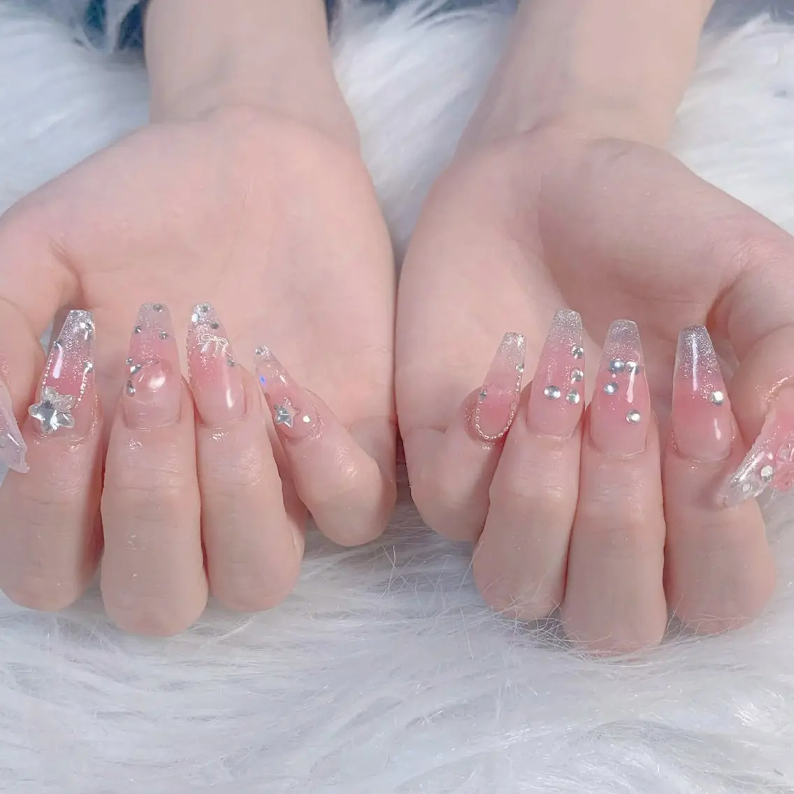 ネイル キラキラネイル マグネットネイル ぷっくりネイル ネイルチップ ワンホンネイル ハンドネイル Lyna 池袋のネイルデザイン