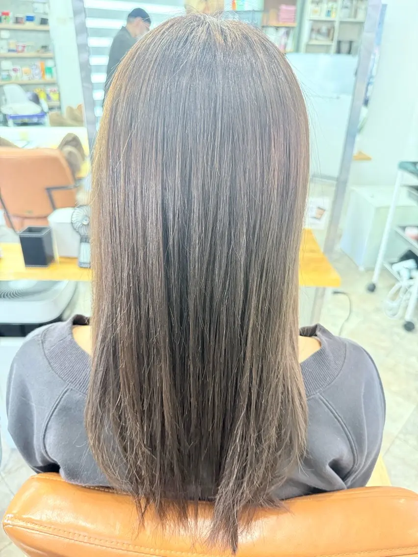 セミロング カラー グレージュ 永木 楓のヘアスタイル