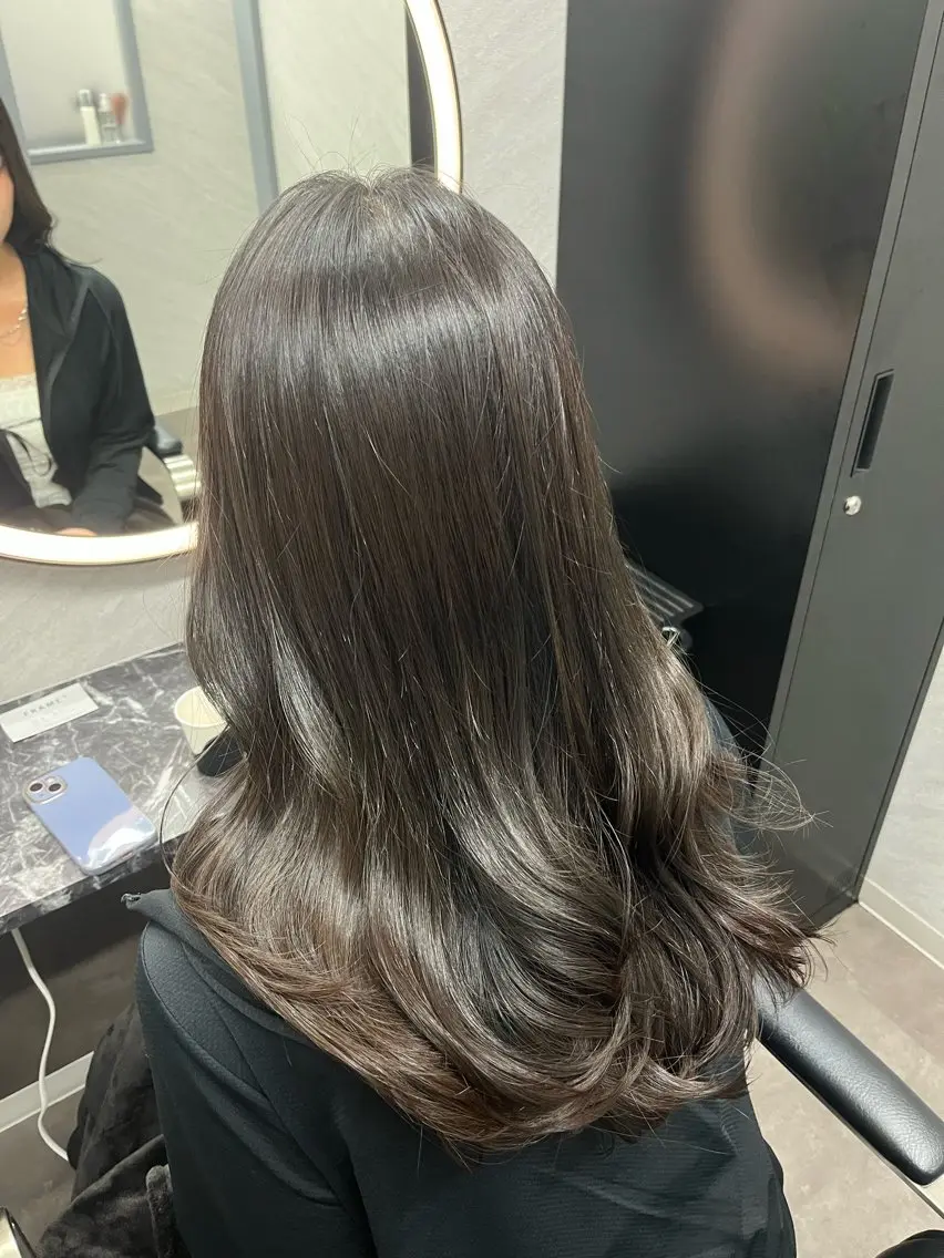 ミディアム カラー アッシュ アッシュグレー アッシュグレージュ 透明感カラー グレージュ カット ヘアカラー トリートメント なんば/個室サロン タナカヒナ🌼のヘアスタイル