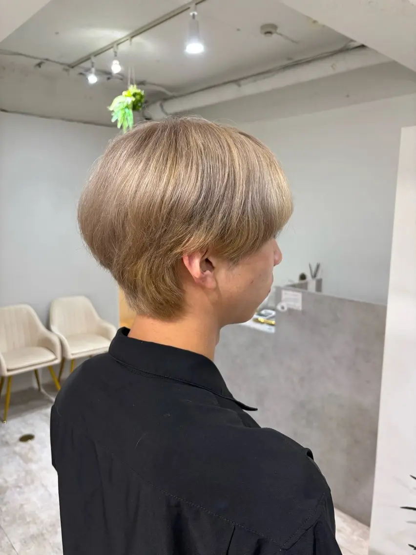 カラー メンズ ベージュカラー ミルクティーベージュ ヘアカラー piLLon mayuのヘアスタイル