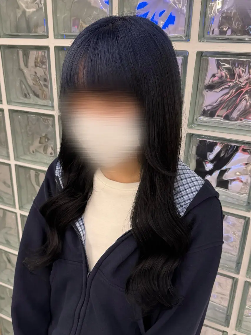 ロング カラー ブルーカラー ヘアカラー エクステ Nene /Roverのヘアスタイル