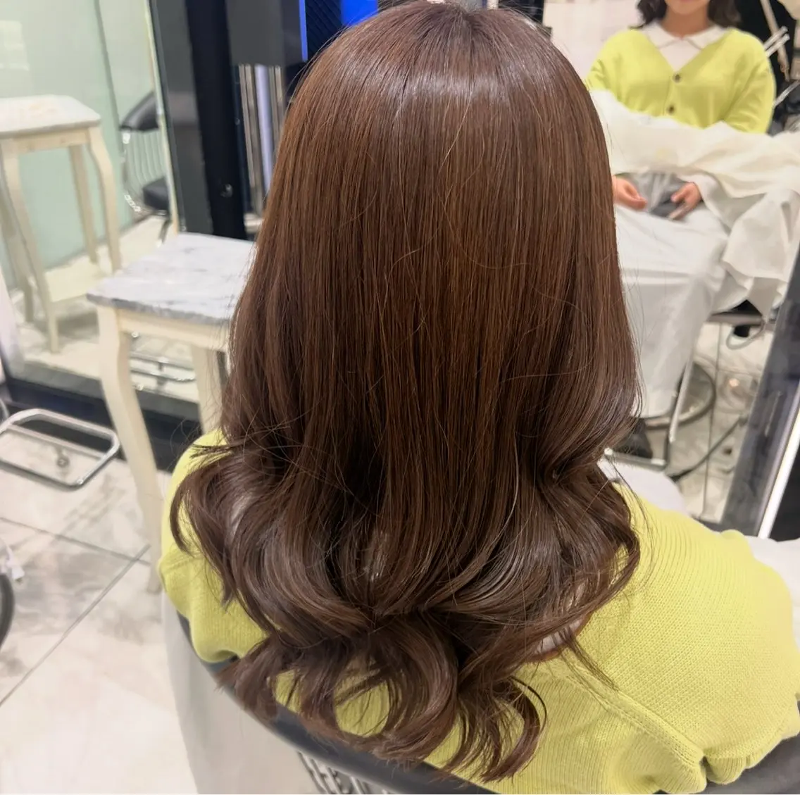 セミロング パーマ カット パーマ トリートメント コテ巻きパーマ💙 シノヤユイのヘアスタイル