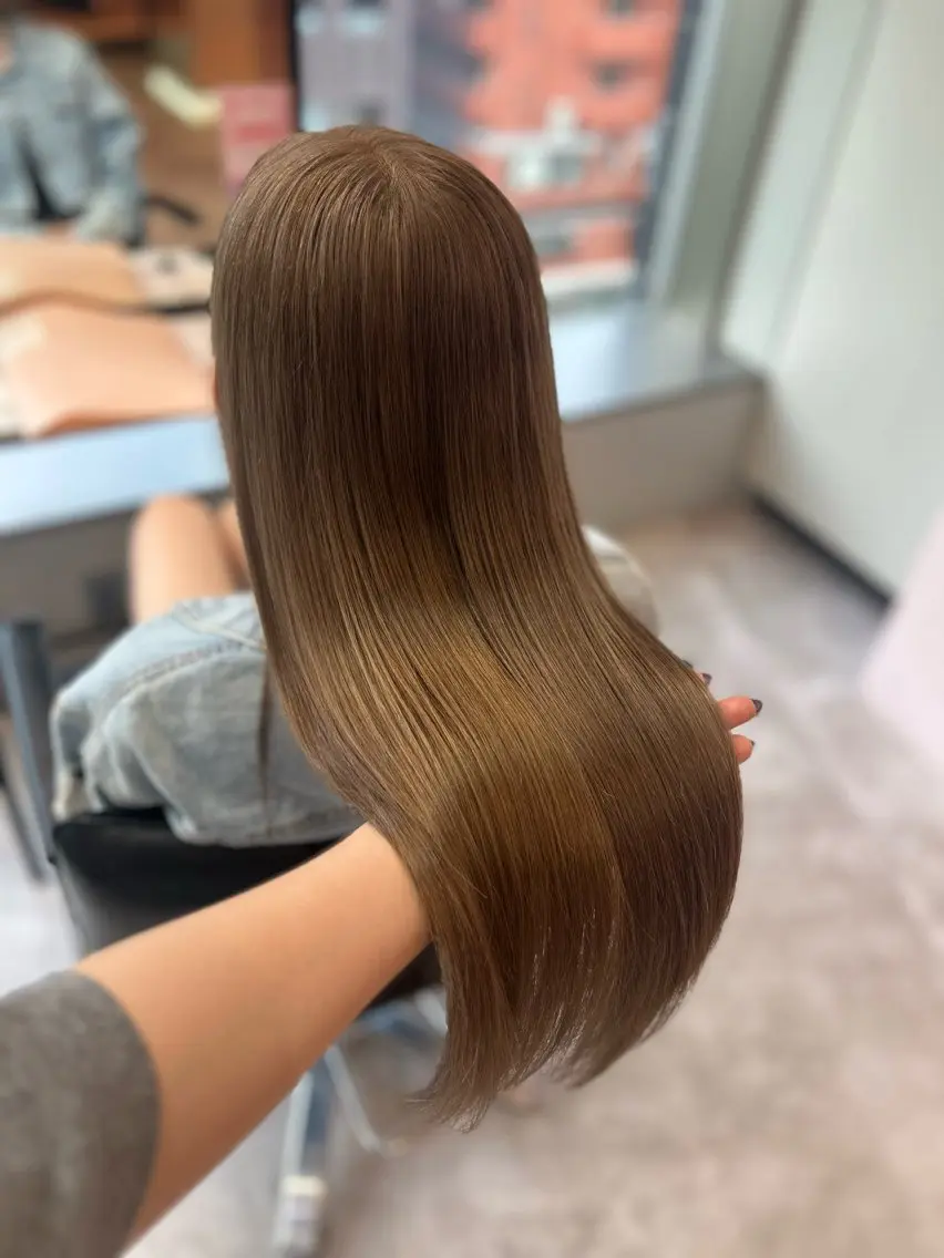 ロング カット ヘアカラー トリートメント 艶髪特化矯正カット ✨️MOMOEのヘアスタイル