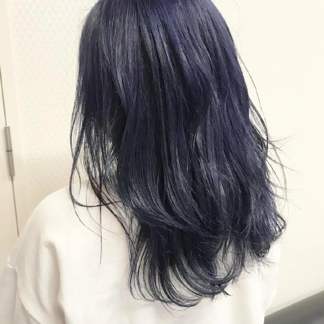 カラー セミロング ブリーチ ブルーカラー ケアブリーチ 竹内啓太 ボブのヘアスタイル