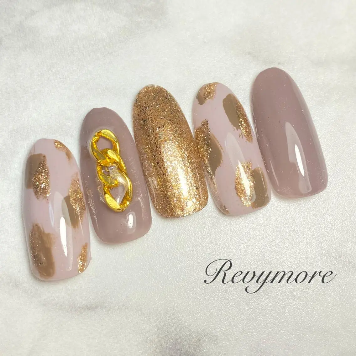 ミディアム ネイル 韓国風ヘア アニマル柄 アートネイル べっ甲ネイル ジェルネイル nail salon Revymoreのネイルデザイン