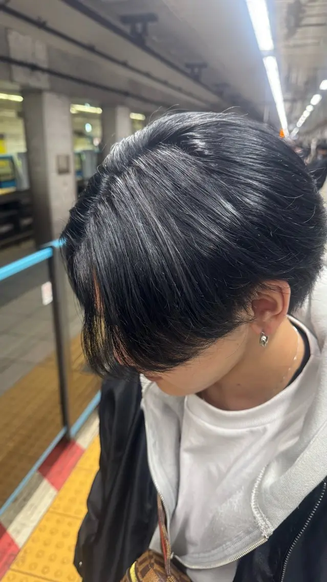 ショート カラー 黒髪 ブルーカラー ブルーブラック 艶カラー👾ブリーチ なし暖色👾ユースケのヘアスタイル