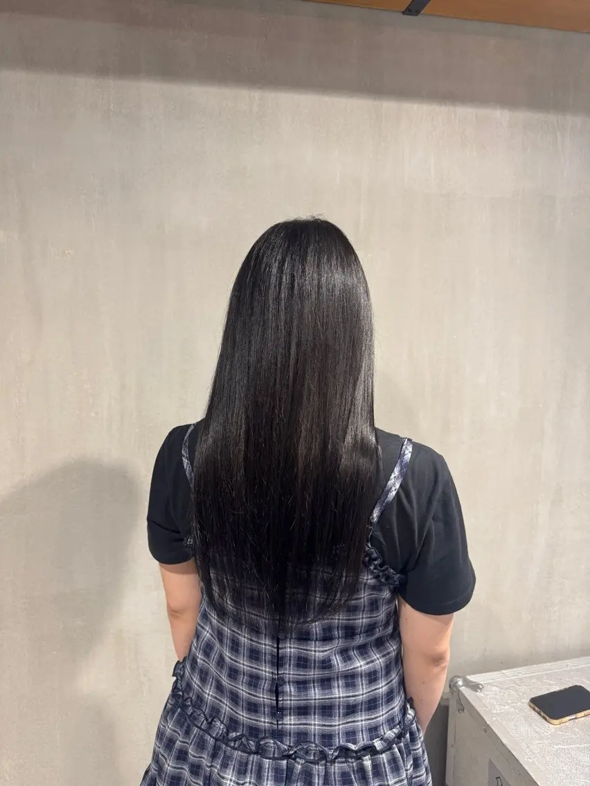 ロング カラー 岡田 渚のヘアスタイル