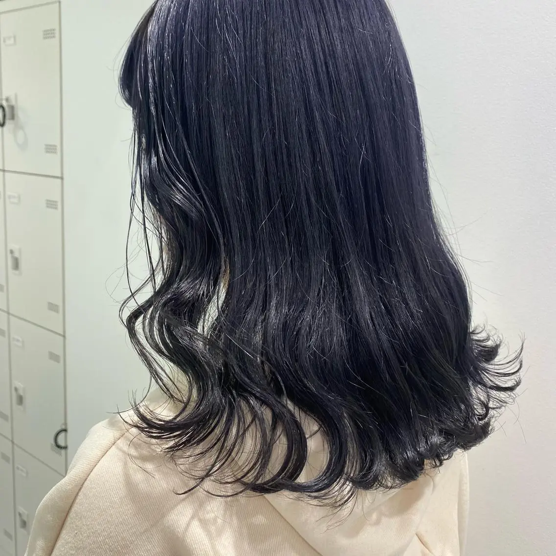 ロング 寒色/ベージュヘア ブリーチありMiOのヘアスタイル