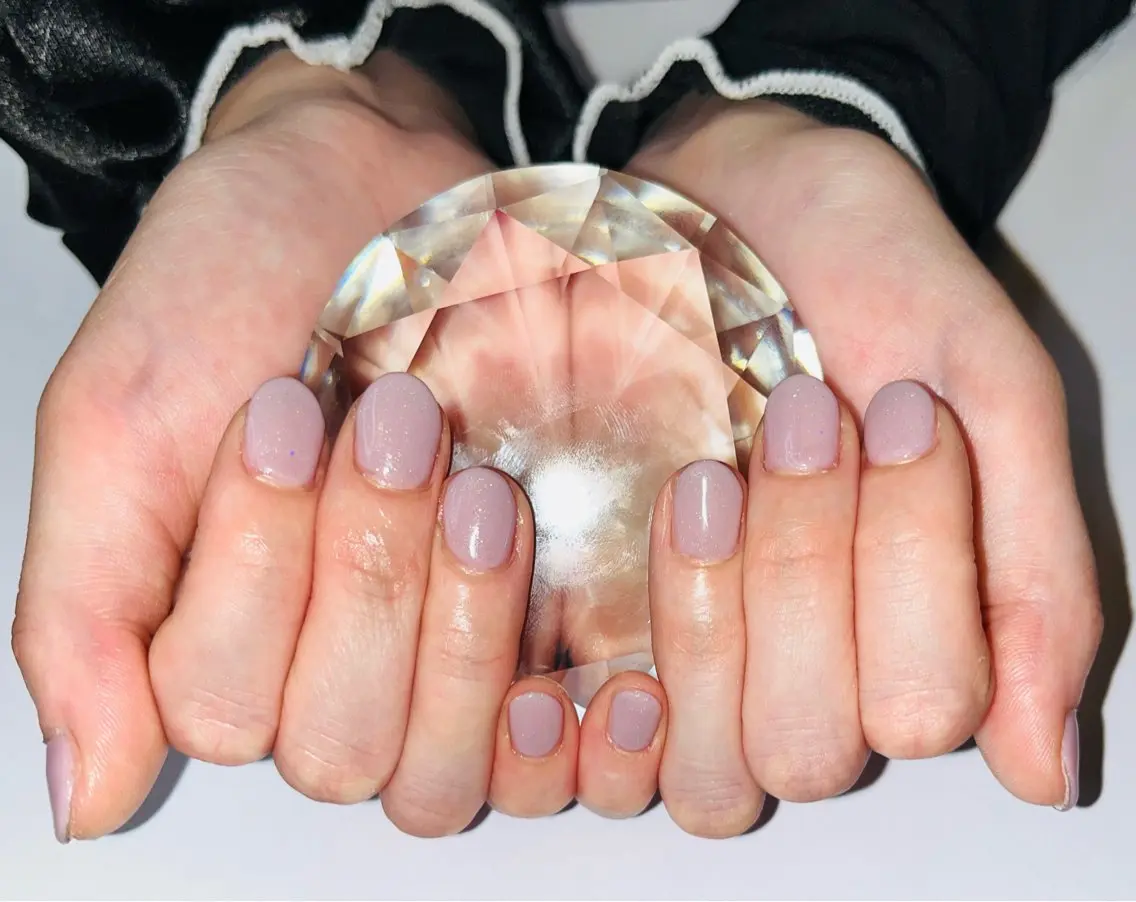 ネイル ラメ(グリッター) オフィスネイル ワンカラーネイル パープル シンプルネイル ハンドネイル プライベートサロン N's Nailのネイルデザイン