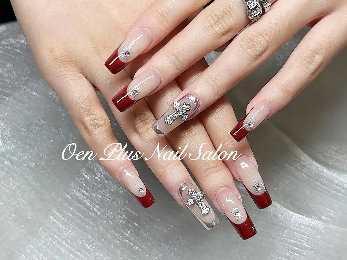 ネイル チークネイル フレンチネイル ガーリー グラデーション ハート One Plus Nail Salonのネイルデザイン