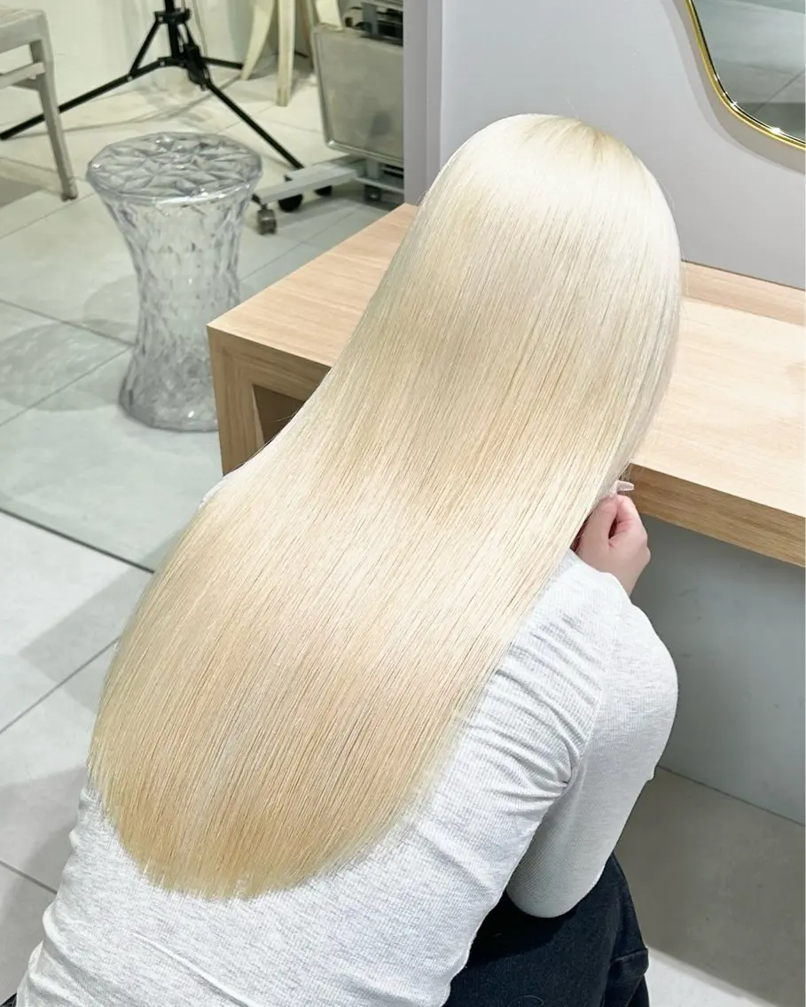 ロング カラー ブリーチ ブロンド 透明感カラー ハイトーンカラー ホワイトブロンド みすず🫧/ ハイトーンのヘアスタイル