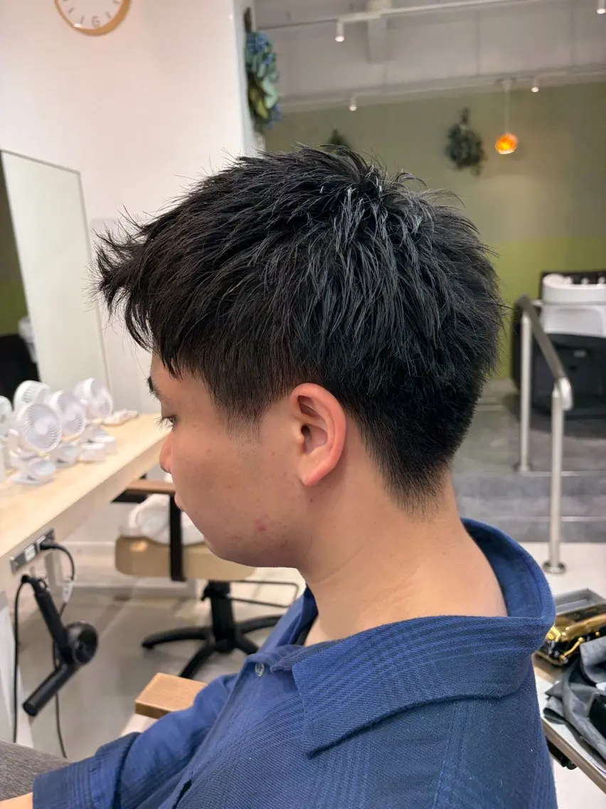 メンズ アップバング フェザーパーマ メンズパーマ 学生（メンズ向け） スパイキーショート カット スパイキーショート/ 短髪パーマ特化のヘアスタイル