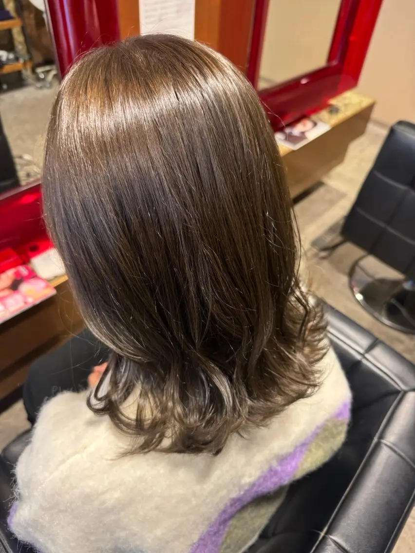 ミディアム カラー 藤井 麗桜のヘアスタイル