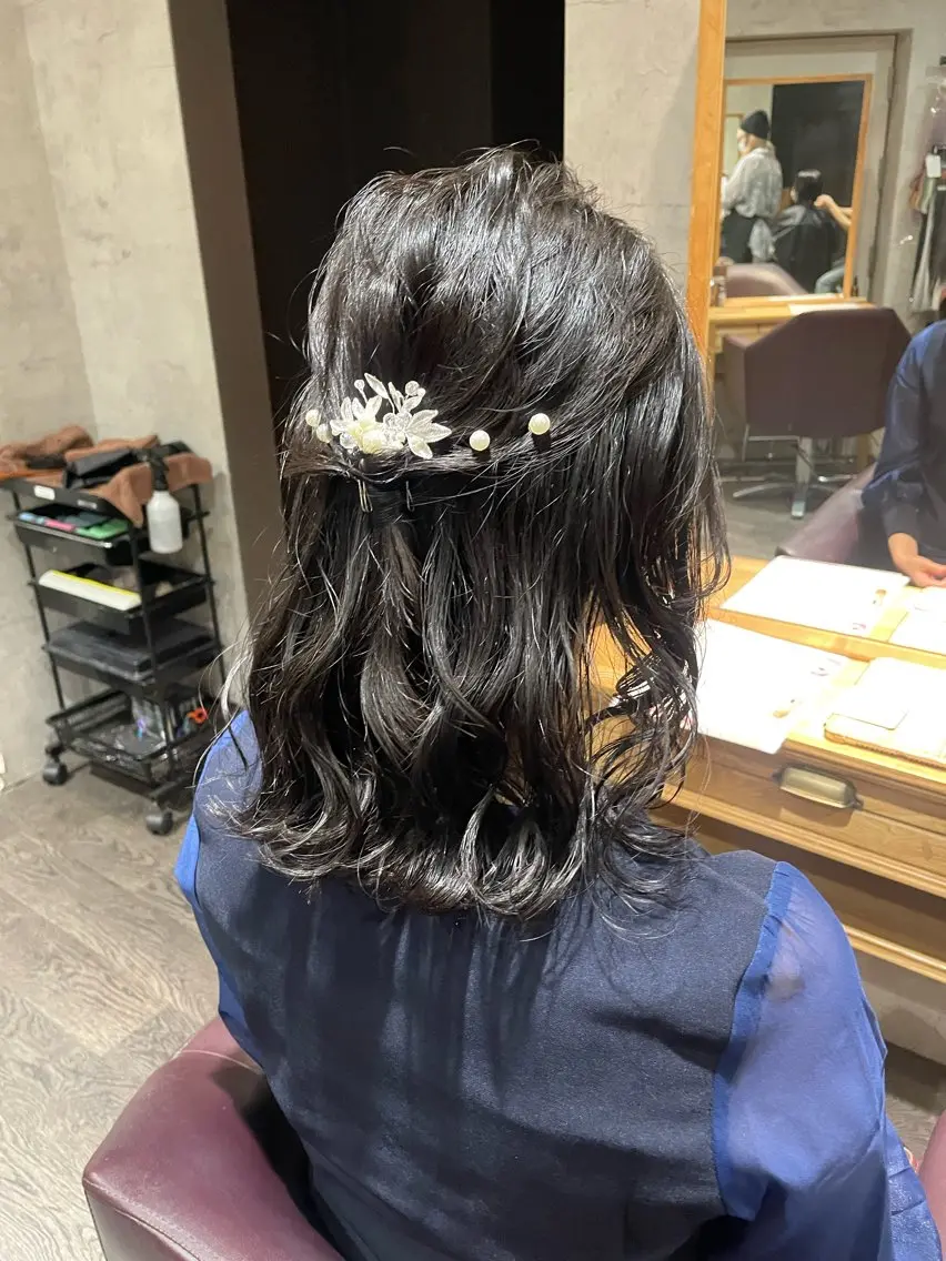 ヘアアレンジ ヘアセット 🦄艶カラー×韓国 NANA💎🐬のヘアスタイル