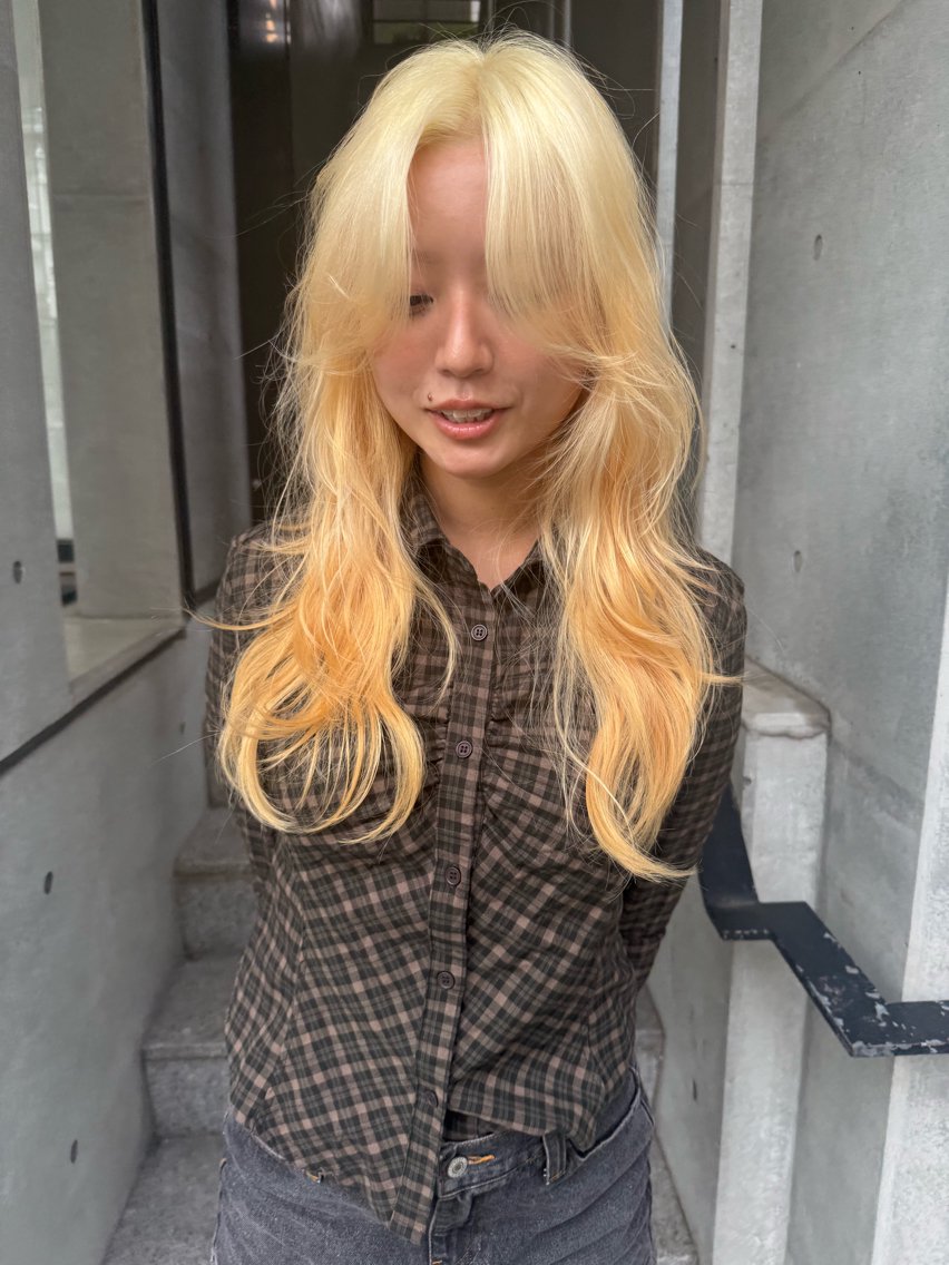 ロング カラー ベージュカラー 透明感カラー オリーブベージュ レイヤーカット ロング カット ヘアカラー レイヤーカット\パー マ　chinatsuのヘアスタイル
