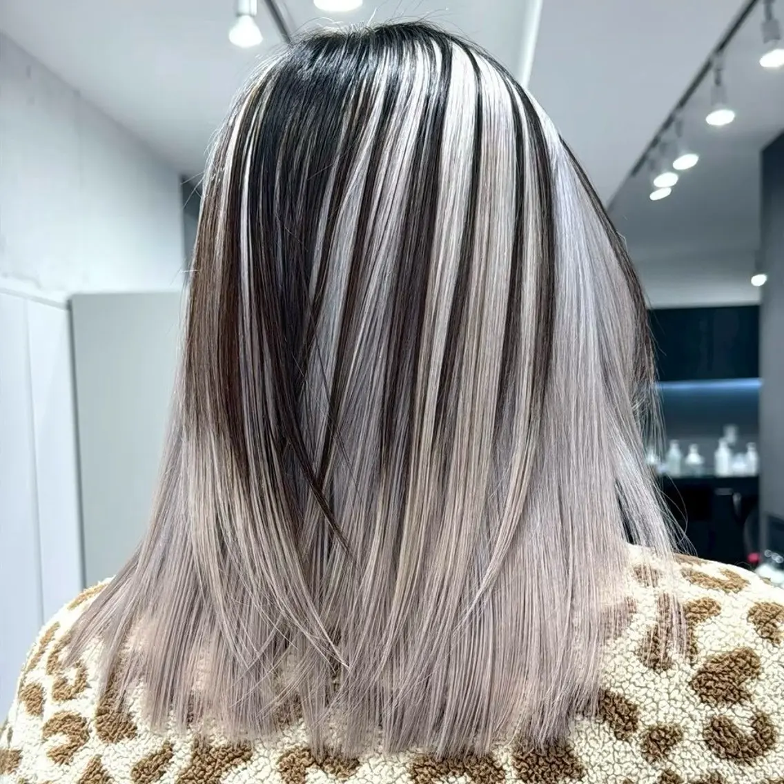 カラー デザインカラー Yoshiいろあそび 八王子/ハイトーンのヘアスタイル
