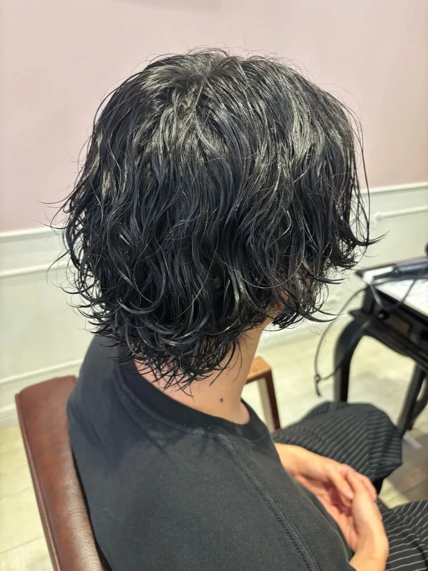 パーマ ツヤ感カラーレイヤー カット川野莉空のヘアスタイル