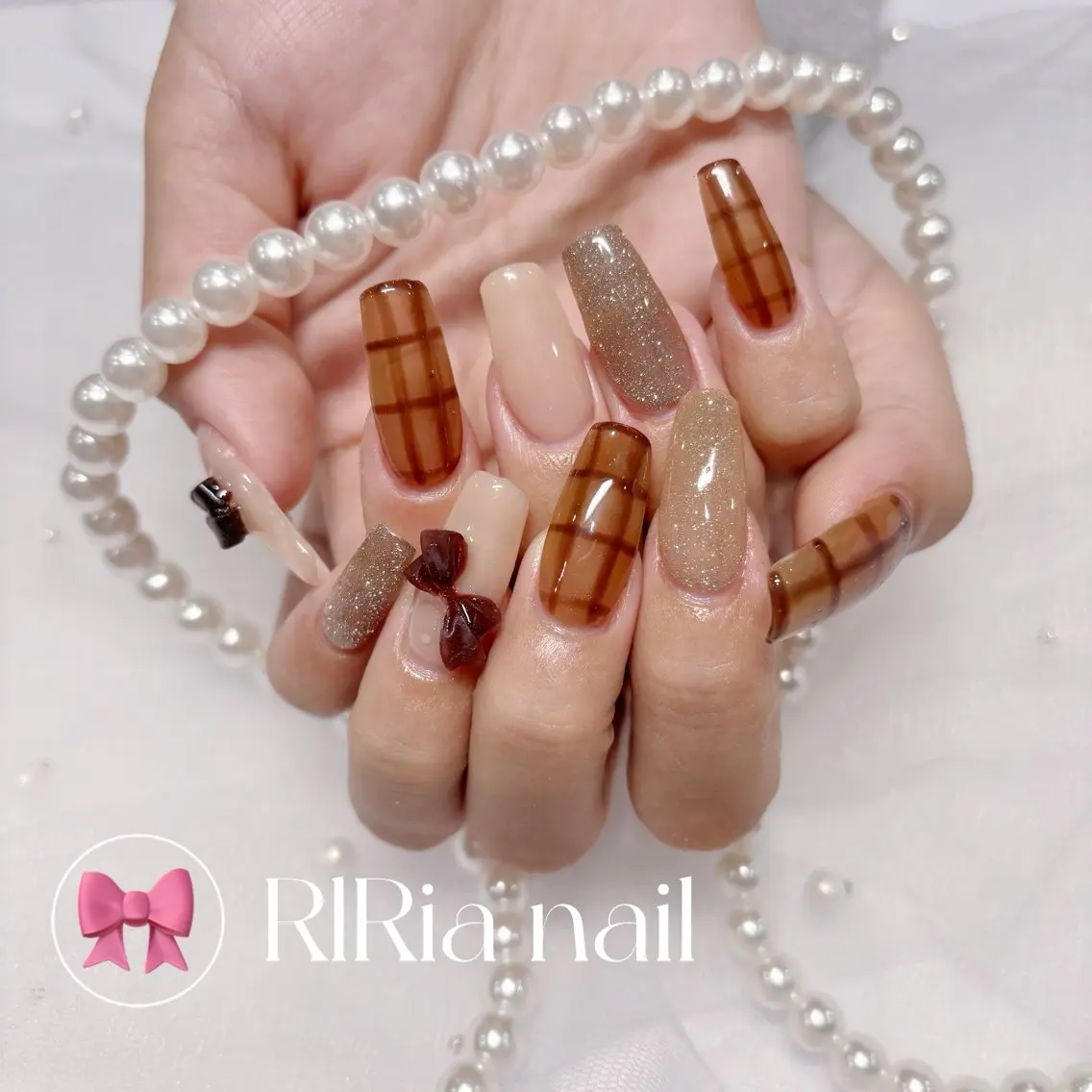 ネイル ブラウン ガーリー ラメ(グリッター) ぷっくりネイル リボン ハンドネイル 🎀RIRia nail🎀のネイルデザイン