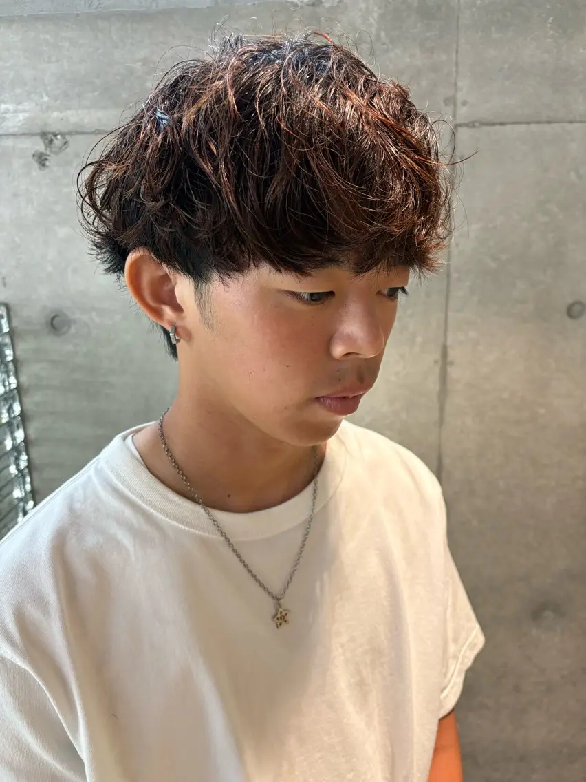 ショート パーマ メンズ メンズパーマ カット パーマ トリートメント ラフでキマる色気ヘア 鈴木教介👯‍♀️のヘアスタイル
