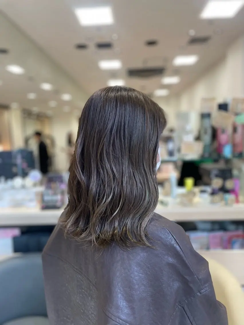 セミロング カラー ベージュカラー オリーブベージュ クロスパーマ/うる艶 カラー/Kurumiのヘアスタイル