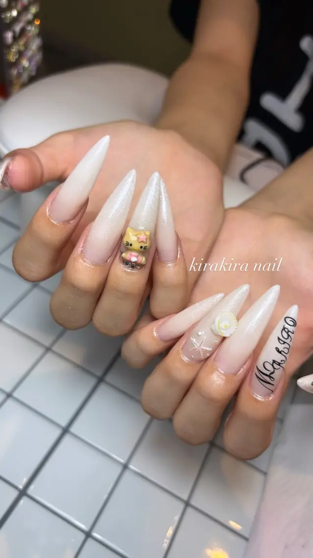 ネイル 長さ出し キラキラネイル ロングネイル ハンドネイル 𝑬𝑹𝑰𝑲𝑨 𓂃🎀𓈒𓏸のネイルデザイン