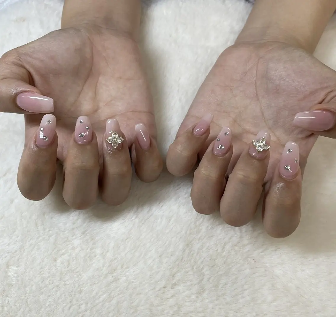 ネイル ストーンネイル ワンホンネイル ハンドネイル ハンドケア 心斎橋Salon Epokkuのネイルデザイン